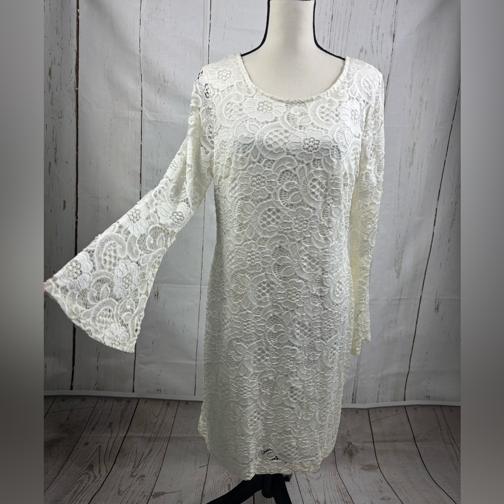 Robbie Bee Cream Floral Lace Bell Flared Sleeve Dress